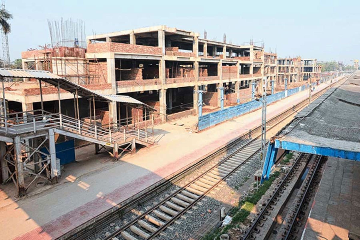 সাঁতরাগাছি রেল স্টেশনে প্রধান ইয়ার্ড পুনর্নির্মাণ ও আধুনিকীকরণ প্রকল্প