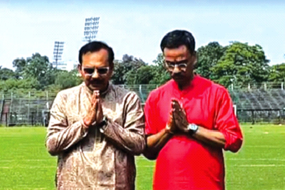 বারপুজোতে মোহনবাগানে না গেলেও ক্রীড়ামন্ত্রী ইস্টবেঙ্গলে হাজির