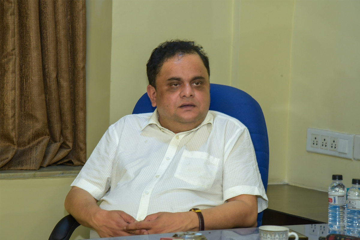 সাক্ষাতের আশ্বাস মিলল, শিক্ষামন্ত্রীর বাড়ির সামনে থেকে ধর্ণা তুললেন চাকরিহারাদের একাংশ