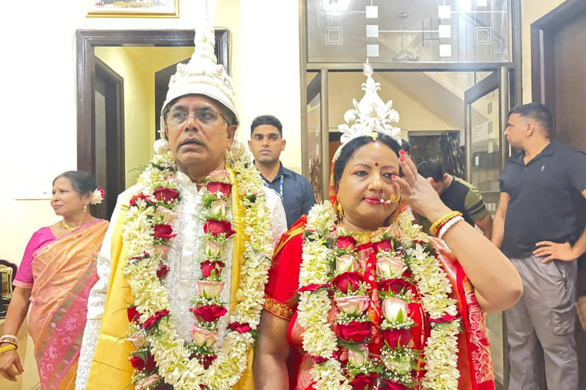 দিলীপকে শুভেচ্ছাবার্তা অভিষেকের