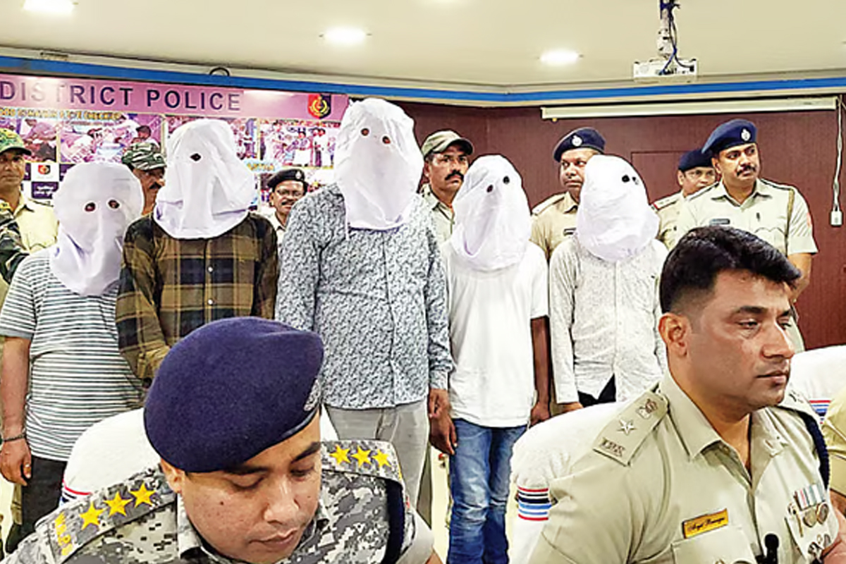 ঝালদায় আয়কর আধিকারিক পরিচয় দিয়ে লুট, গ্রেপ্তার ৭