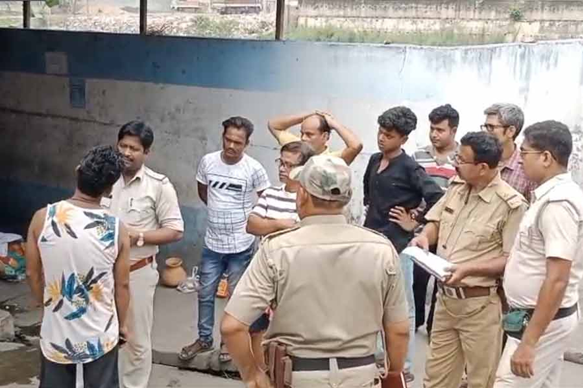 গলায় কালশিটে, শ্মশান থেকে দেহ ময়নাতদন্তে পাঠাল পুলিশ