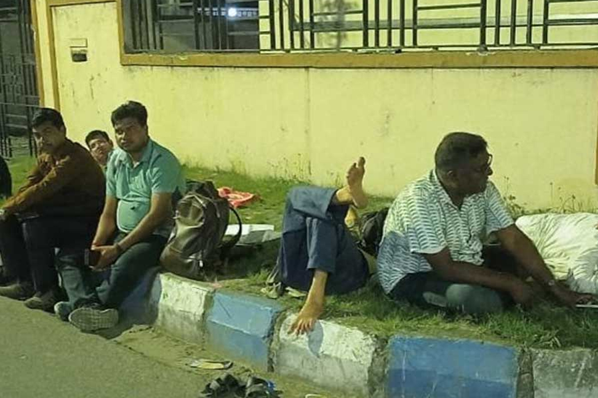 এসএসসি দপ্তরের সামনে অনশনে চাকরিহারারা