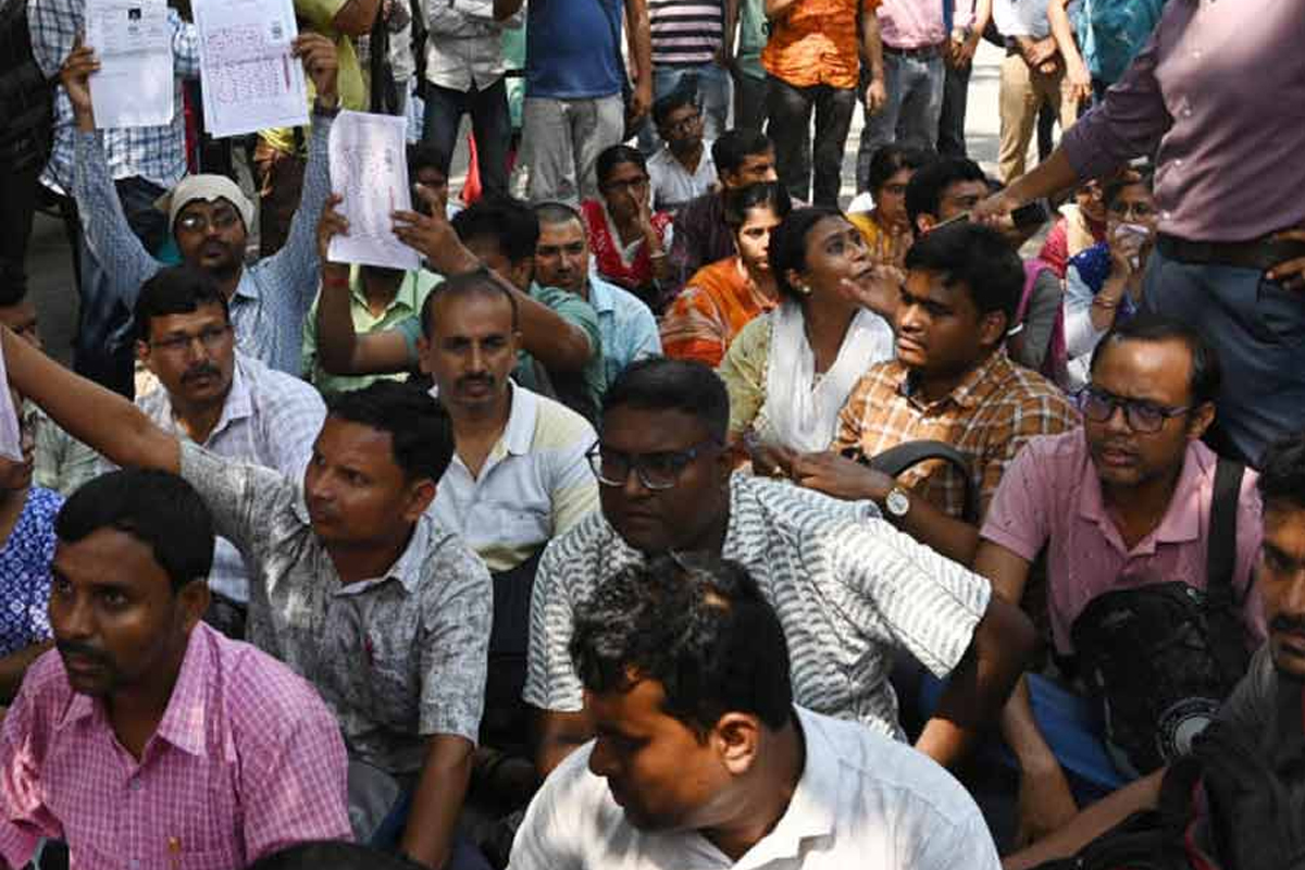 এসএসসি ভবন ঘেরাও প্রত্যাহার চাকরিহারাদের, ধর্মতলায় চলবে অবস্থান