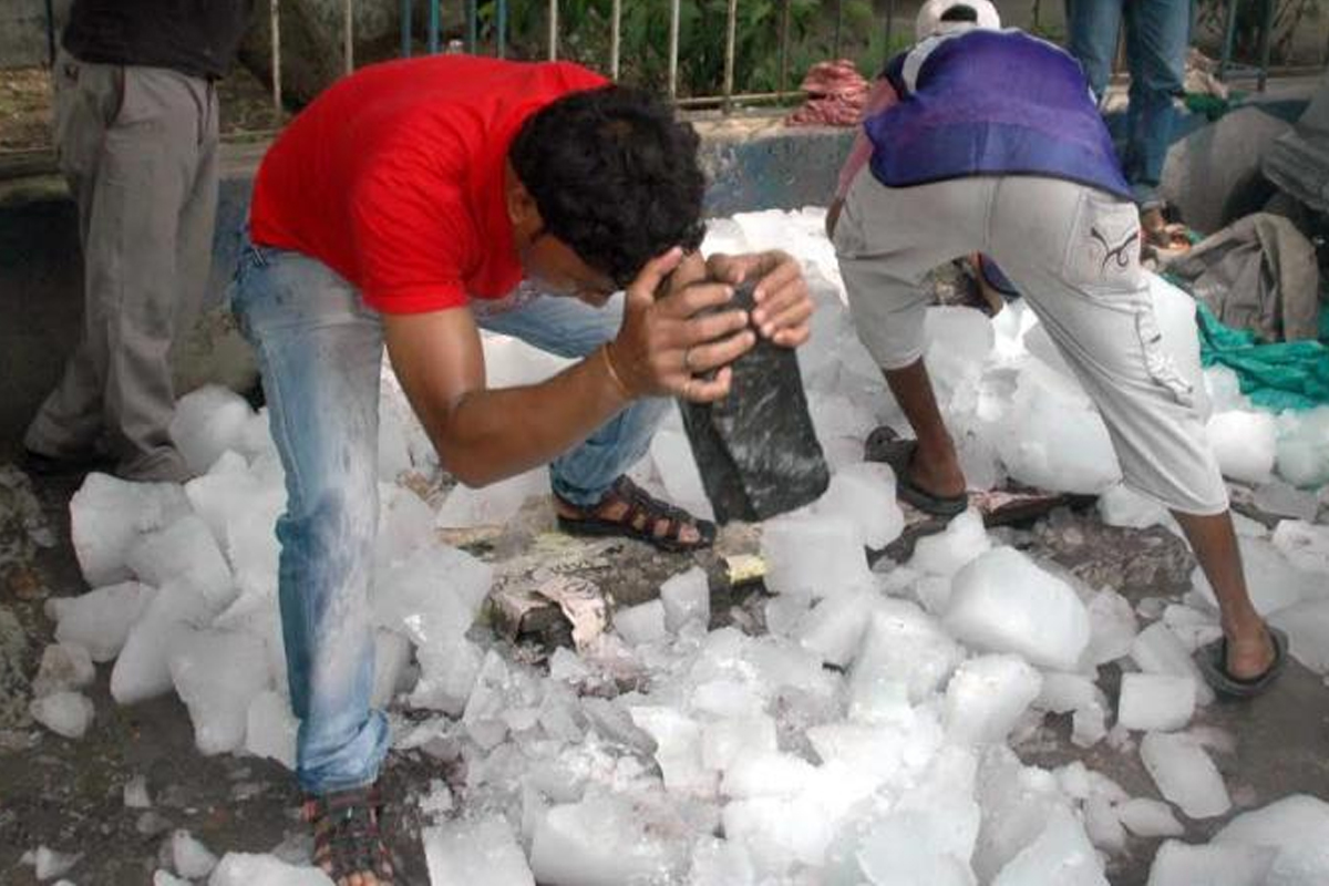 খাদ্য সুরক্ষায় অভিযান কলকাতায়, নষ্ট করা হল বিপজ্জনক বরফ, খাবার