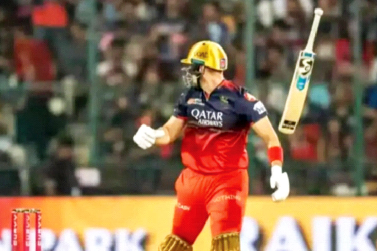 এ কী কাণ্ড! আকাশে উড়ল লিভিংস্টোনের ব্যাট