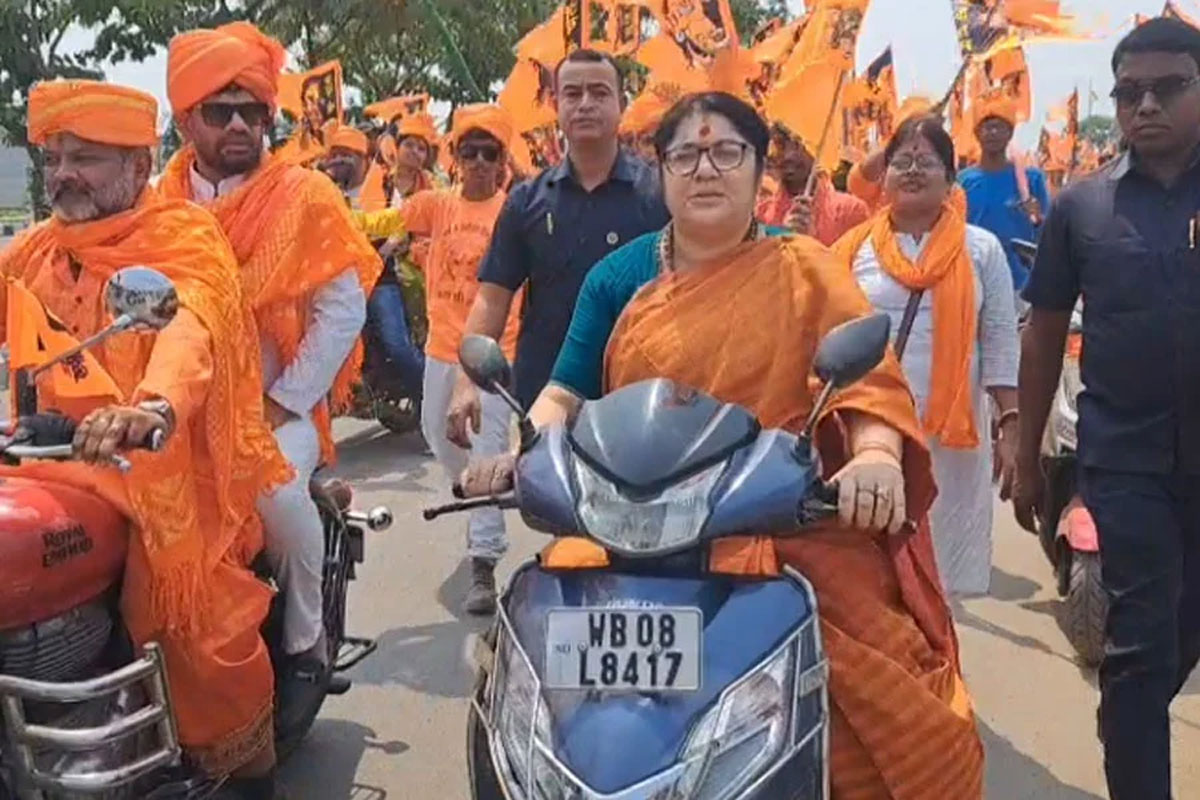 কেষ্টপুরে রামনবমী মিছিল আটকাল পুলিশ, লকেটের সঙ্গে বিবাদ