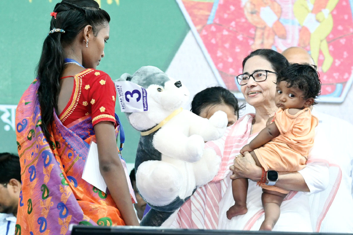 সৌরবিদ্যুৎ কেন্দ্রের উদ্বোধন মমতার
