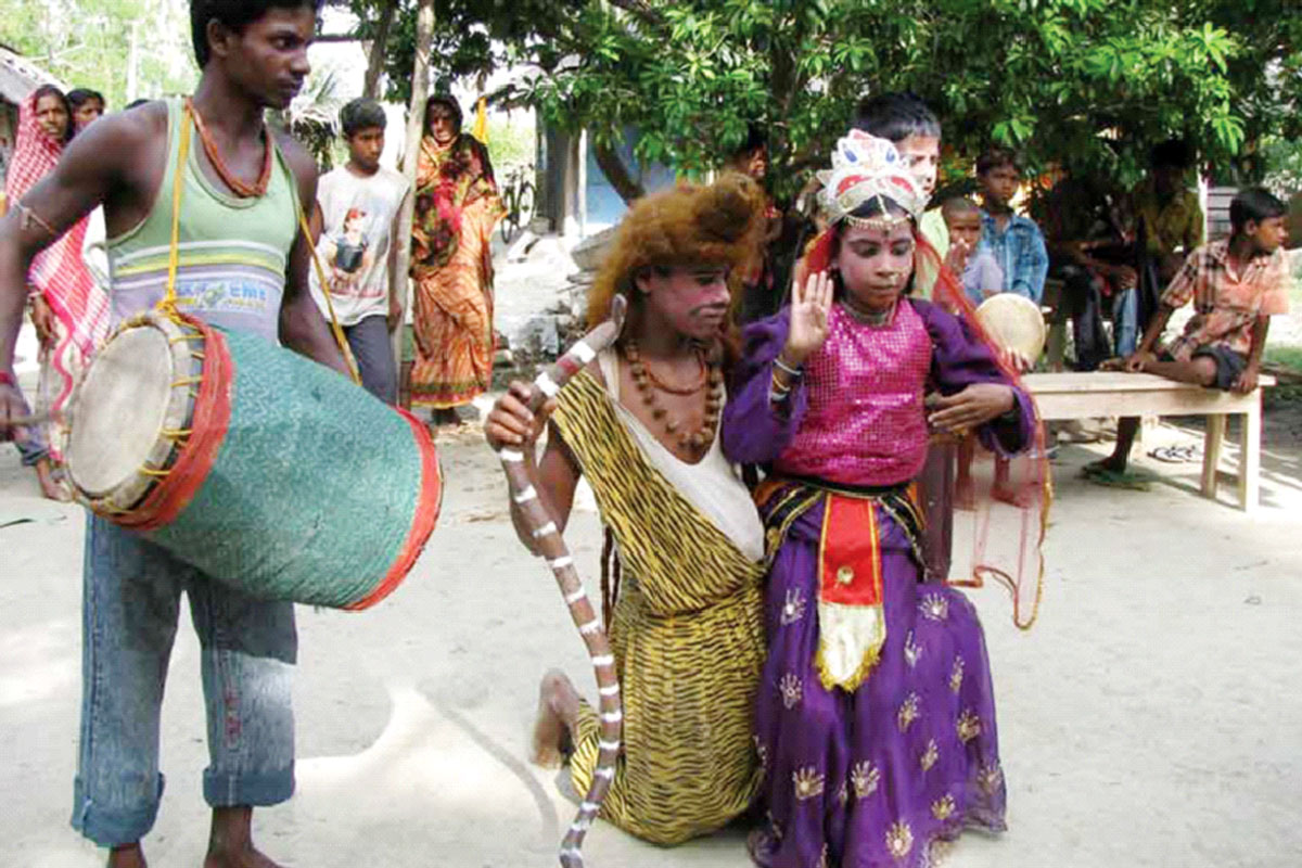 বাংলায় ভ্রাম্যমাণ পরিবেশনা  হিসেবে সঙ-এর প্রচলন