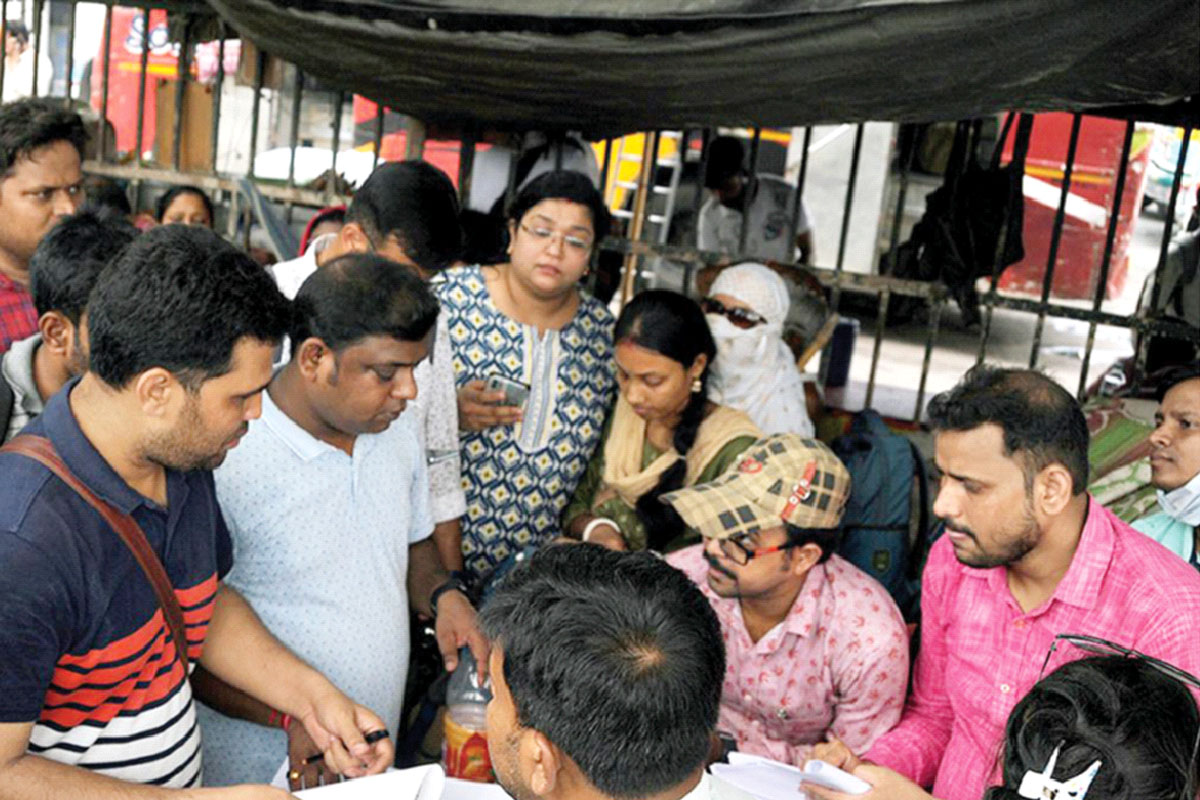 শুধু চাকরিহারাদের কথাই কেন,  ছাত্রছাত্রীদের কথাও তো ভাবতে হবে