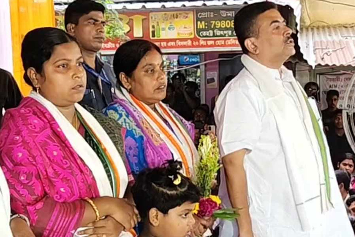 ঝন্টু শেখের বাড়িতে গেলেন শুভেন্দু, কটাক্ষ শাসকদলের