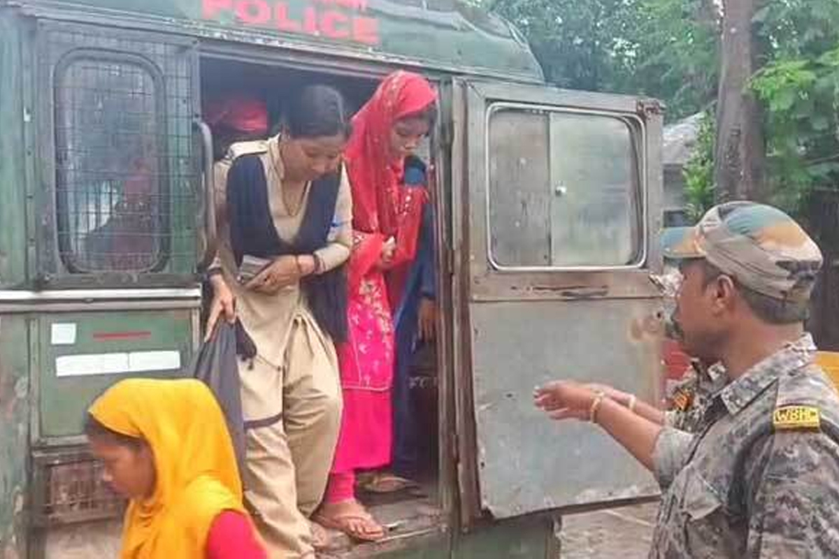 দিনহাটা থেকে গ্রেপ্তার ২৮ জন বাংলাদেশি