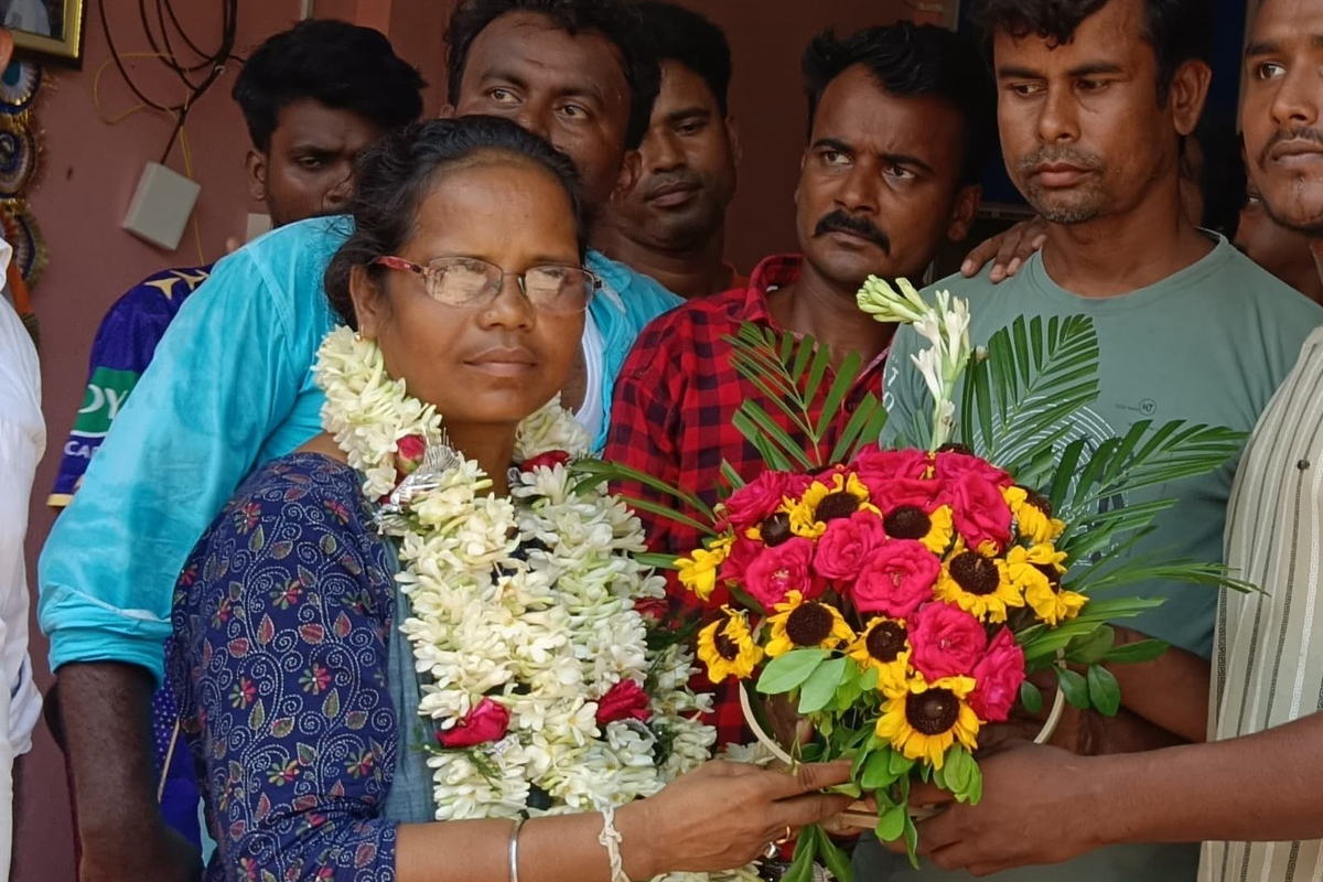 দুর্ঘটনায় আহতকে হাসপাতালে পাঠানোর উদ্যোগ সাংসদের