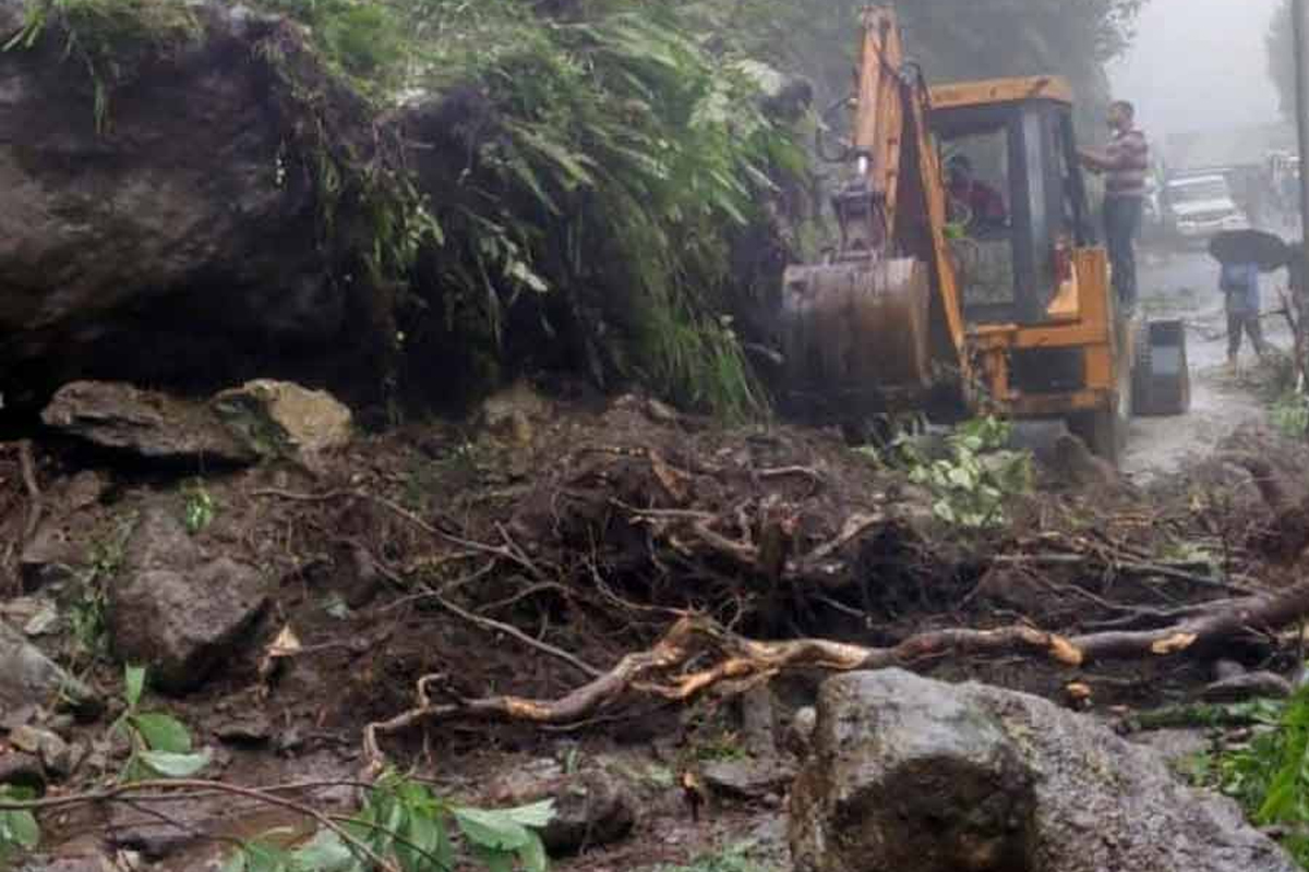 বিপদসীমার উপরে তিস্তা, অতিভারী বৃষ্টিতে উত্তর সিকিমে ভূমিধস