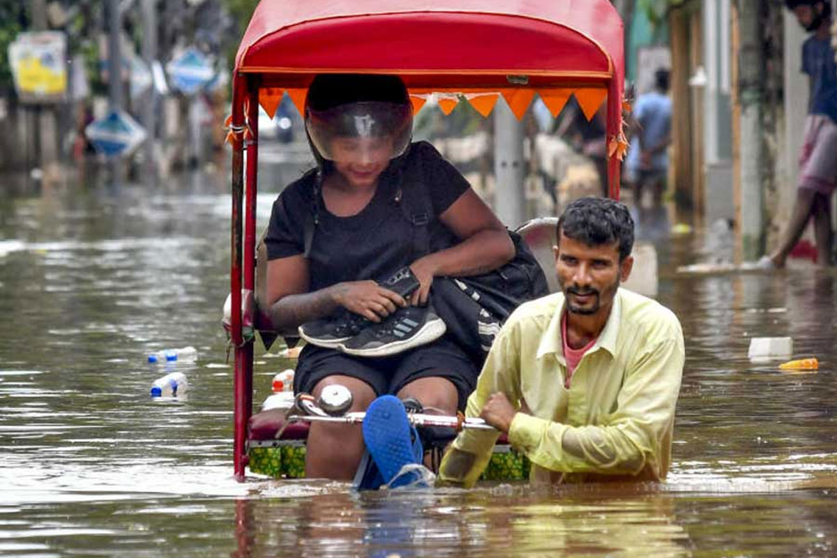 প্রবল বর্ষণে বন্যা পরিস্থিতি অসমে, ভূমি ধসে মৃত ৫