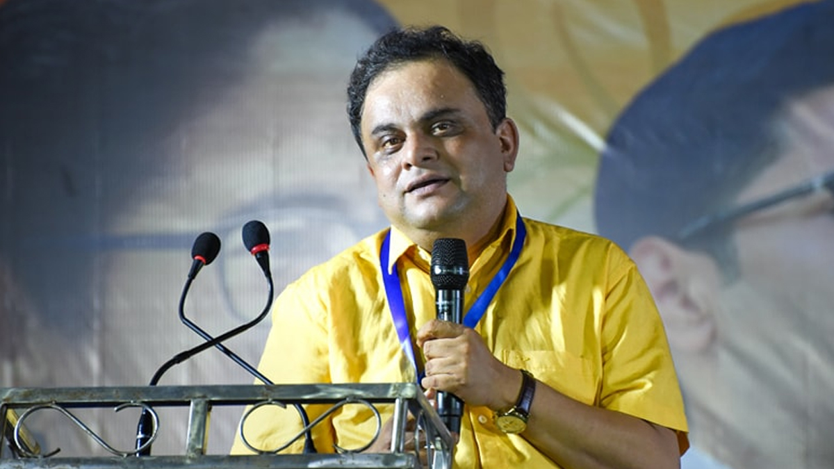 ভারতীয় সেনাকে কুর্নিশ জানিয়ে বিধানসভায় গান ব্রাত্যর