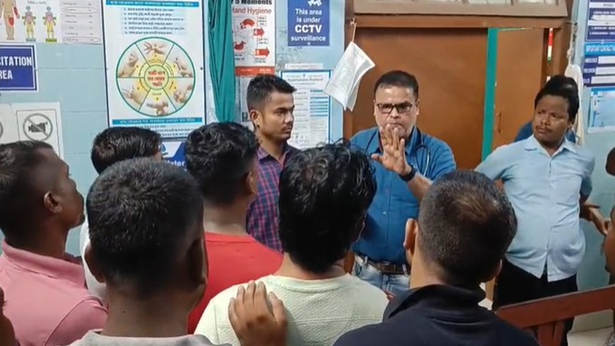 নকশালবাড়ি গ্রামীণ হাসপাতালে চিকিৎসায় গাফিলতির অভিযোগ