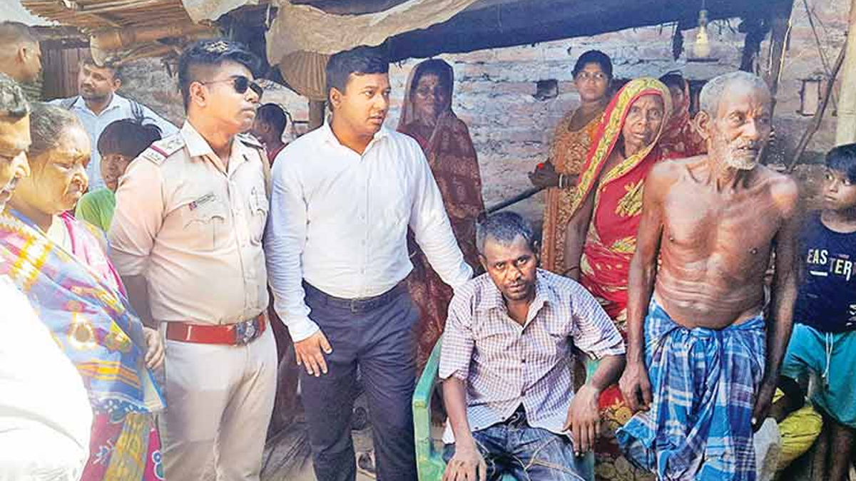 হাতের উল্কি দেখে চিনল পরিবার, ২২ বছর পর বাড়ি ফিরলেন নিখোঁজ ছেলে