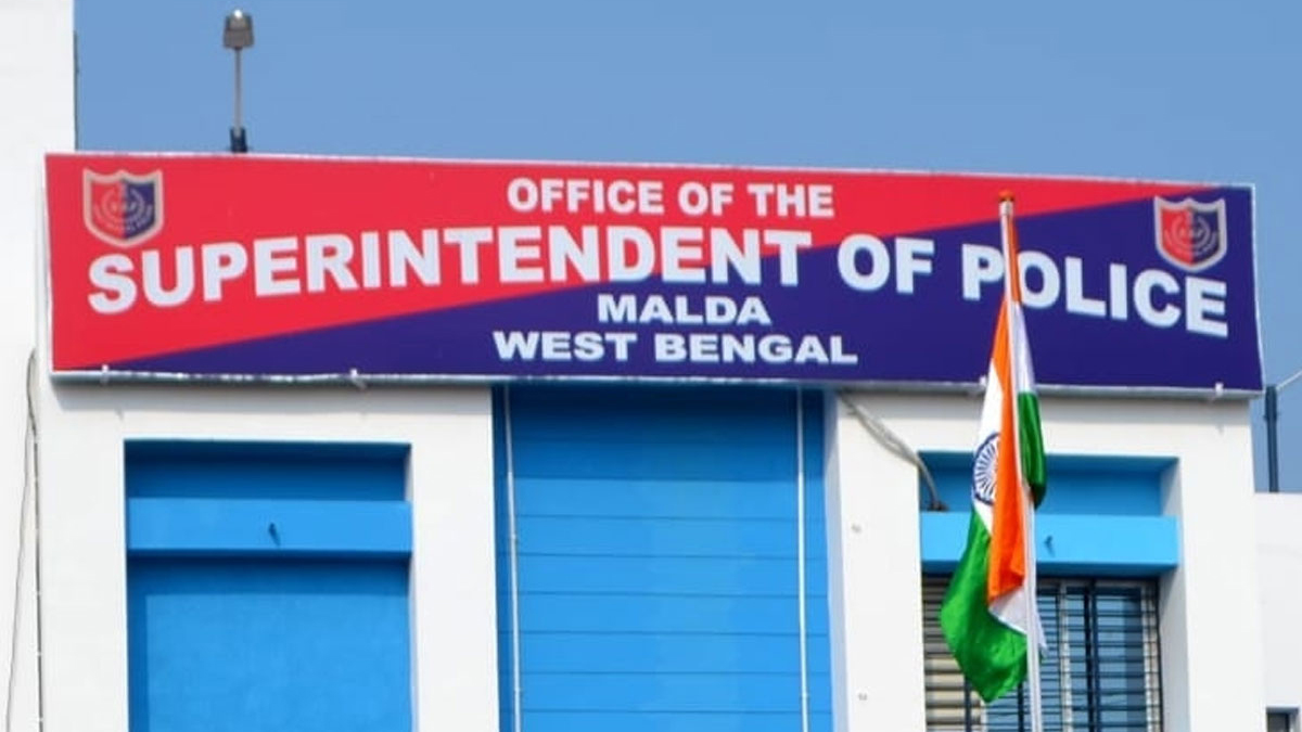 মালদহে দুষ্কৃতী দলের সংঘর্ষের মধ্যে পড়ে গুলিবিদ্ধ টোটোচালক
