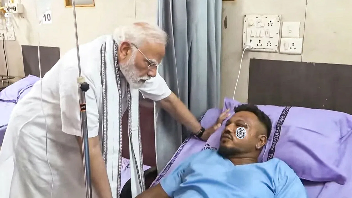 আহমেদাবাদ সিভিল হাসপাতালে মোদী, কথা আহতদের সঙ্গে