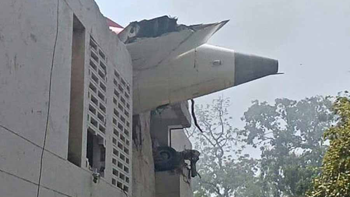 একনজরে আহমেদাবাদের বিমান দুর্ঘটনা