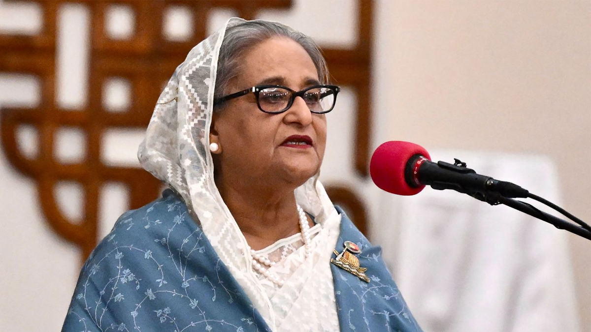 হাসিনাকে ট্রাইব্যুনালে হাজির হতে বললেন বিচারপতি