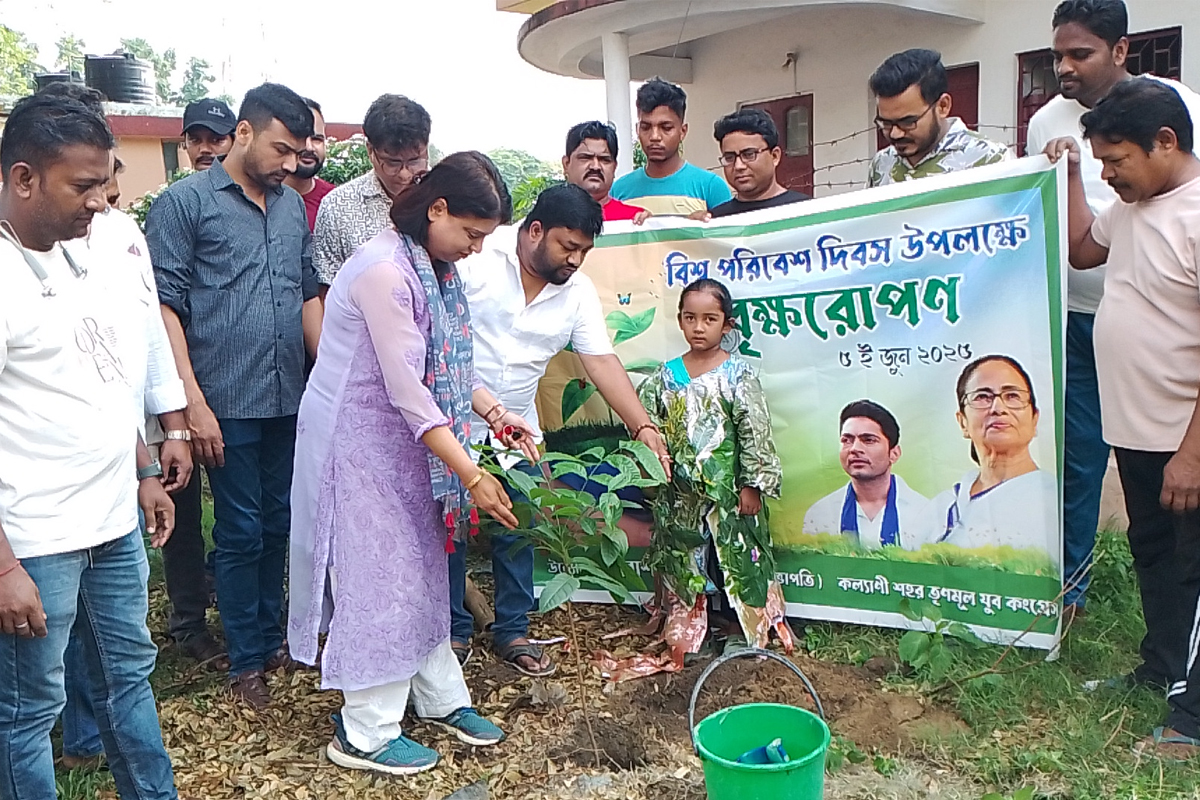 ১০০টি গাছ লাগিয়ে বিশ্ব পরিবেশ দিবস পালন