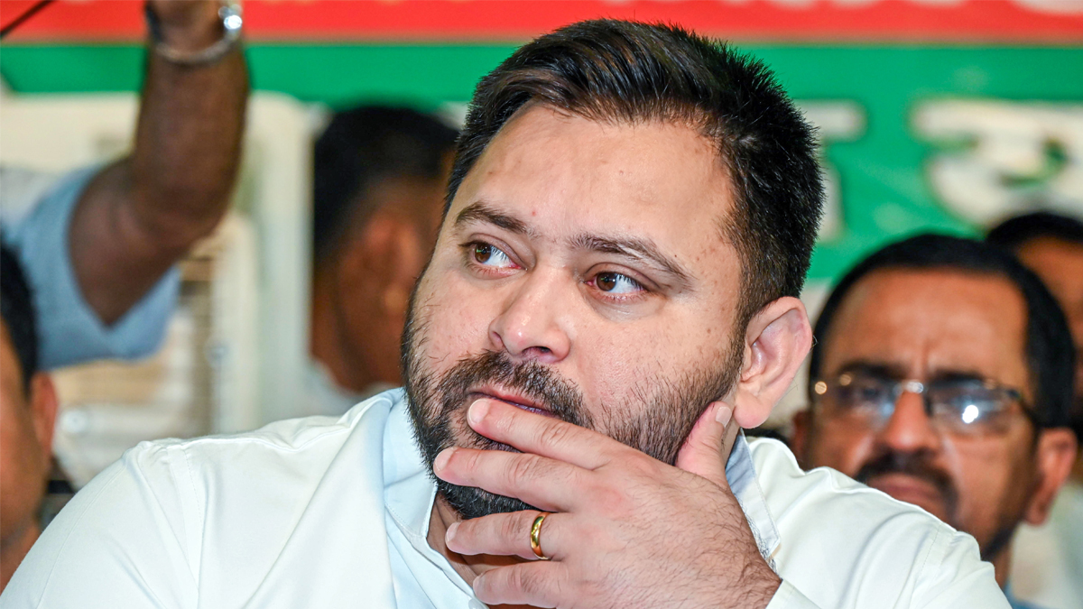 তেজস্বী যাদবের কনভয়ে ট্রাকের ধাক্কা, আহত ৩ রক্ষী