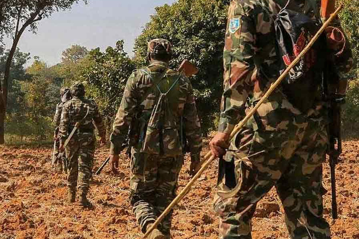মাওবাদীদের পুঁতে রাখা আড়াই টন বিস্ফোরক উদ্ধার ওড়িশা-ঝাড়খণ্ড সীমানার জঙ্গলে