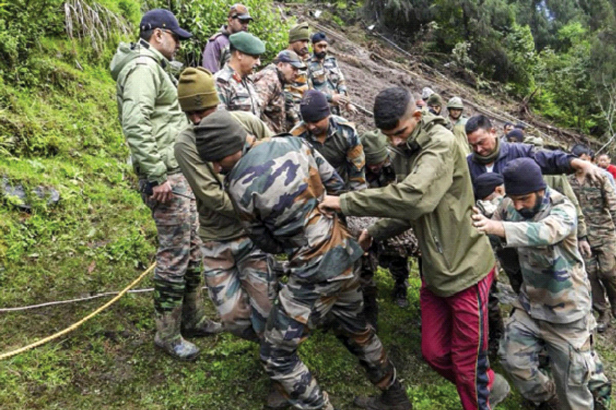 টানা বৃষ্টিতে বিধ্বস্ত উত্তর-পূর্ব ভারত, সেনাঘাঁটিতে ধস, মৃত ৩, নিখোঁজ ৬
