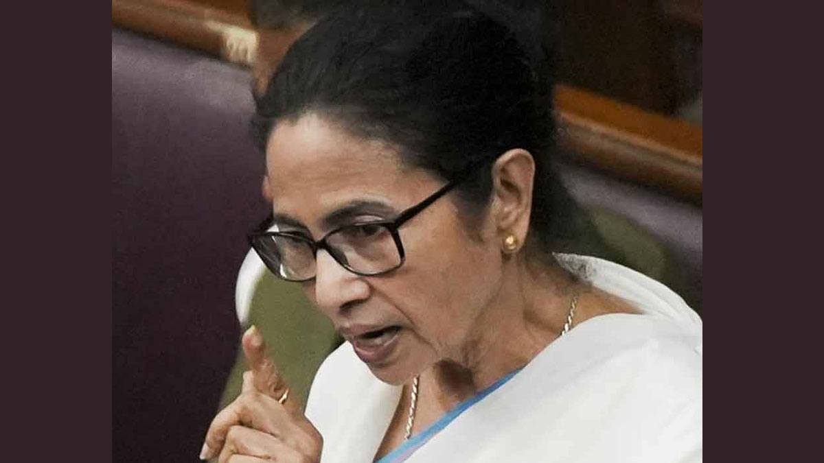 ‘পাক অধিকৃত কাশ্মীর ফেরানো যেত’ সেনাকে সম্মান, কেন্দ্রকে খোঁচা মমতার