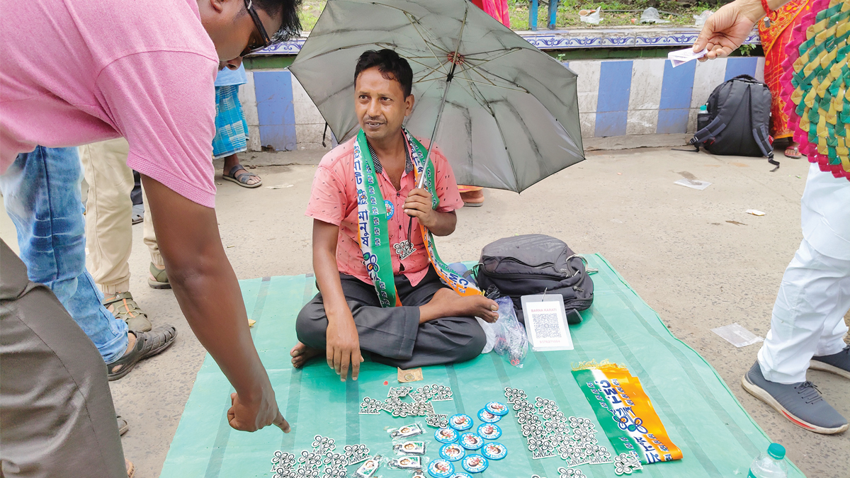 সব দলের সমাবেশেই থাকেন নৈহাটির গৌতম