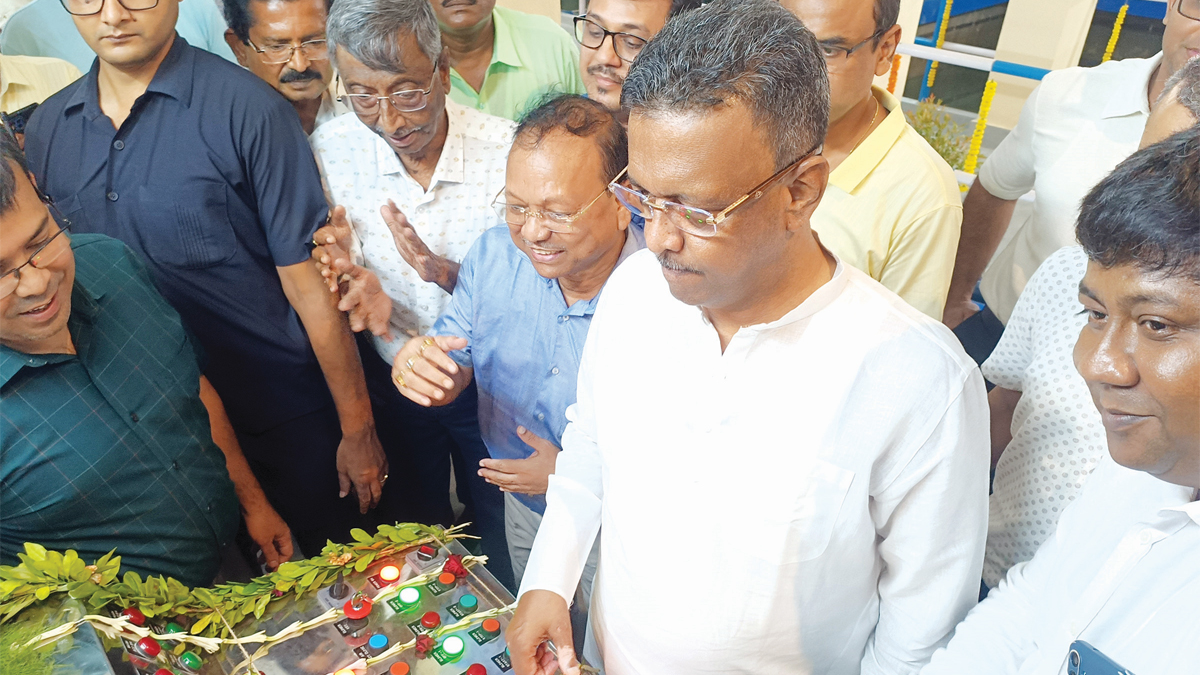 কল্যাণীতে পরিস্রুত পানীয় জলের উদ্বোধনে ফিরহাদ হাকিম