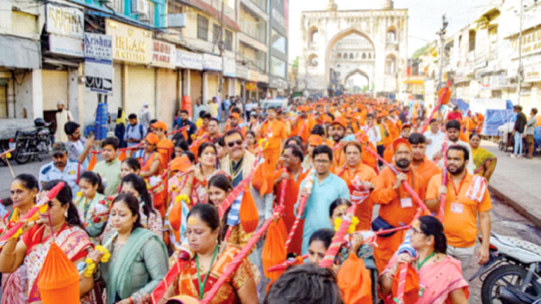 কাঁওয়ার যাত্রা যেন এক বাৎসরিক তাণ্ডব