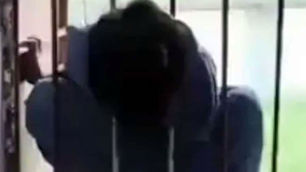 ওড়িশায় স্কুলে আটকে বিপত্তি, জানলার গরাদে মাথা আটকে গুরুতর আহত ছাত্রী