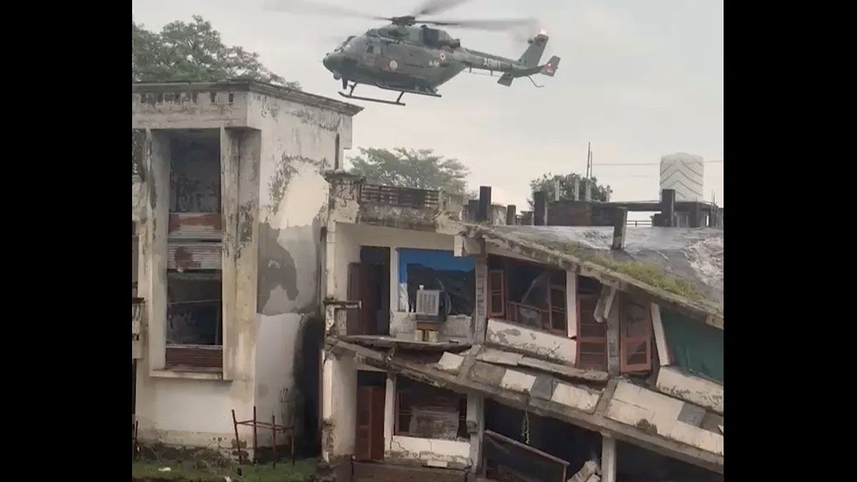 অল্পের জন্য রক্ষা পেলেন ২২ সেনা কর্মী ও ৩ জন সাধারণ নাগরিক