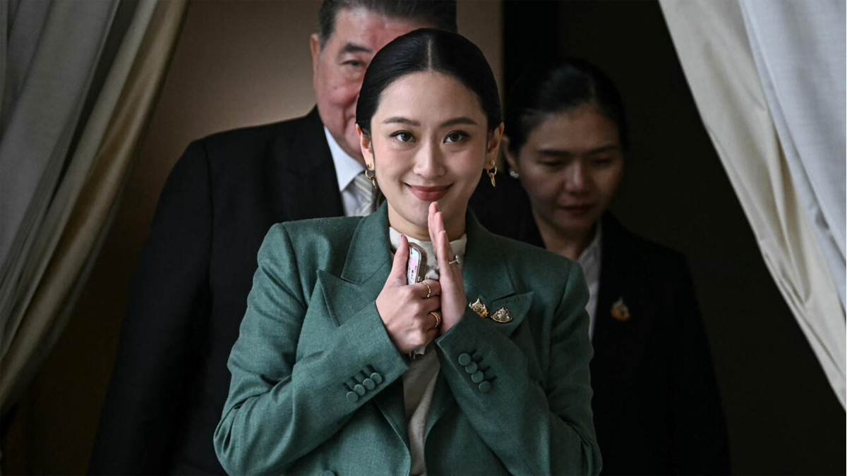 ‘শত্রু দেশের’ নেতার সঙ্গে ফোনালাপ ফাঁস, বরখাস্ত তাইল্যান্ডের প্রধানমন্ত্রী