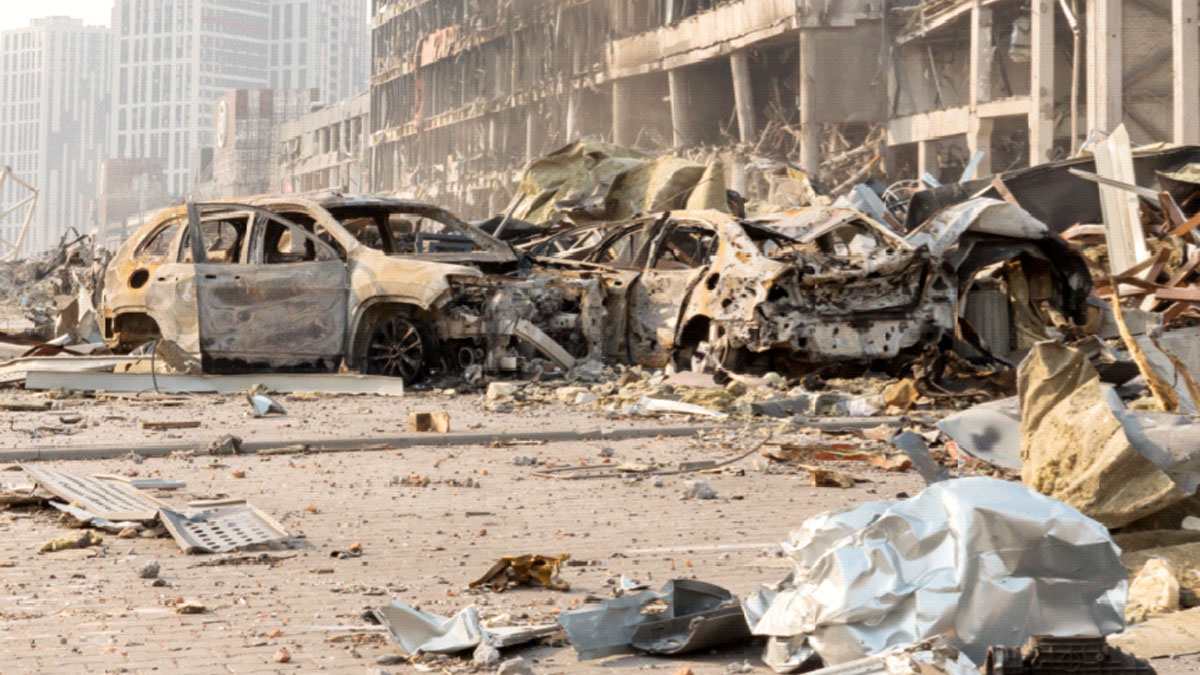 যুদ্ধের মধ্যেও সাহিত্য ধরে রাখে জীবনের কাহিনি