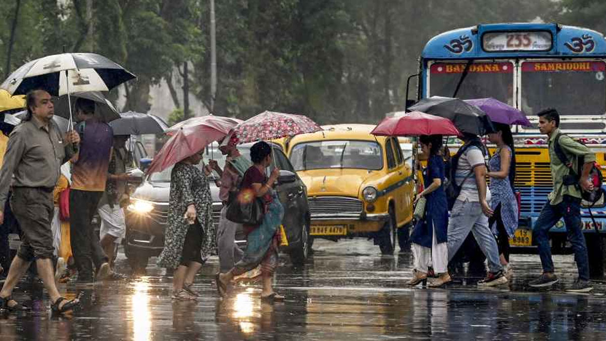 নিম্নচাপের জেরে ফের দুর্যোগ, বজ্রবিদ্যুৎ-সহ বৃষ্টি উত্তর-দক্ষিণে, সতর্কতা জারি