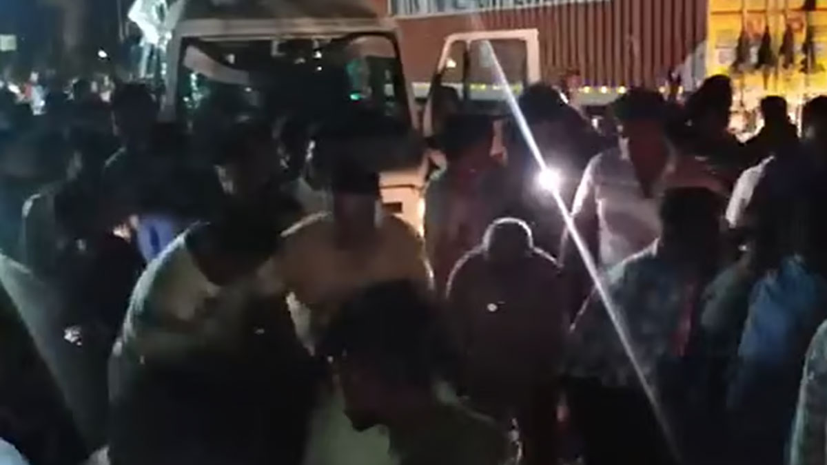 মেছোগ্রামে মেলায় ঢুকে দু’জনকে পিষল ট্রাক