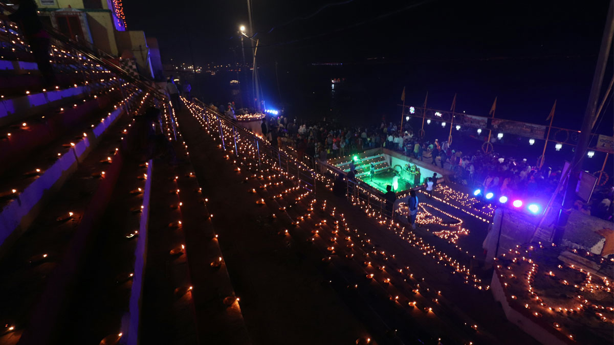 দেব দীপাবলিতে ১০ লক্ষ প্রদীপে আলোকিত হবে কাশীর ঘাট