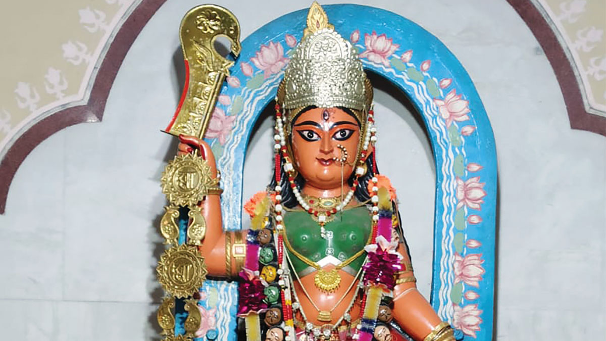 ৫০০ বছরের দেবী উত্তরবাহিনী যিনি পাণ্ডিত্যের প্রতীক