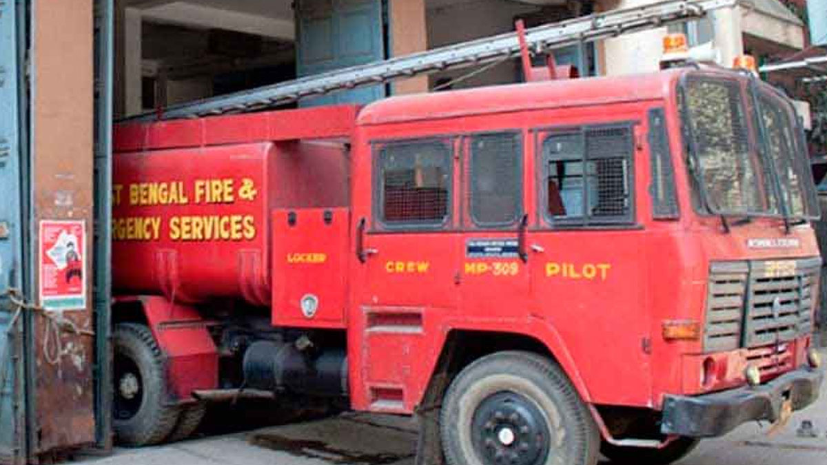 আমহার্স্ট স্ট্রিটের প্রিন্টিং প্রেসে আগুন, ঘটনাস্থলে দমকলের ৫টি ইঞ্জিন
