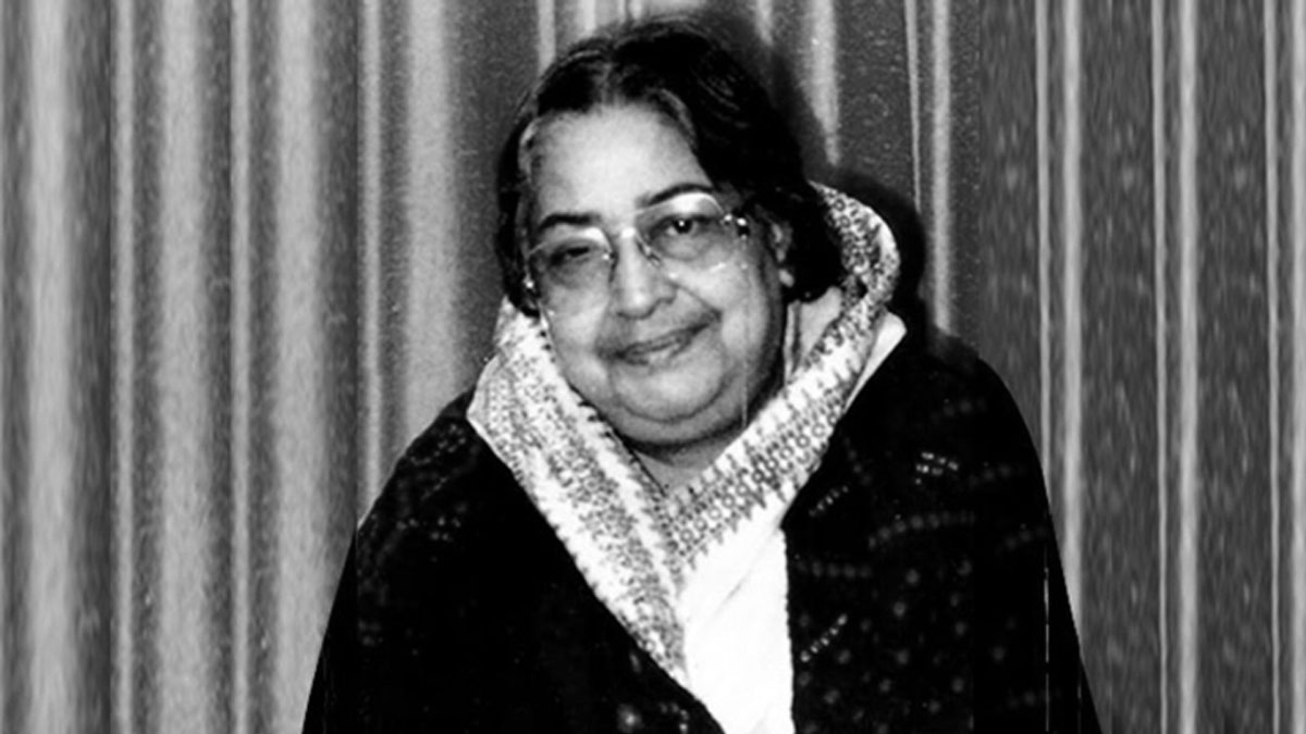 মৈত্রেয়ী দেবী রবীন্দ্রনাথকেই আঁকড়ে ছিলেন আজীবন