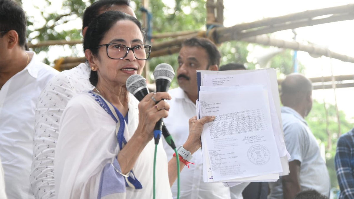 কর্মসূচির জন্য মোদীবাবুর অনুমতি নেব না: মমতা