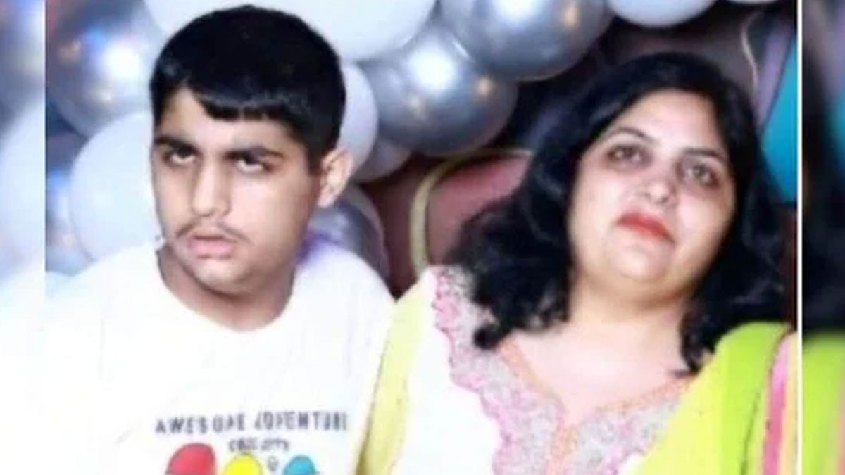 গ্রেটার নয়ডায় অসুস্থ ছেলেকে নিয়ে ১৩ তলা থেকে ঝাঁপ দিলেন মা