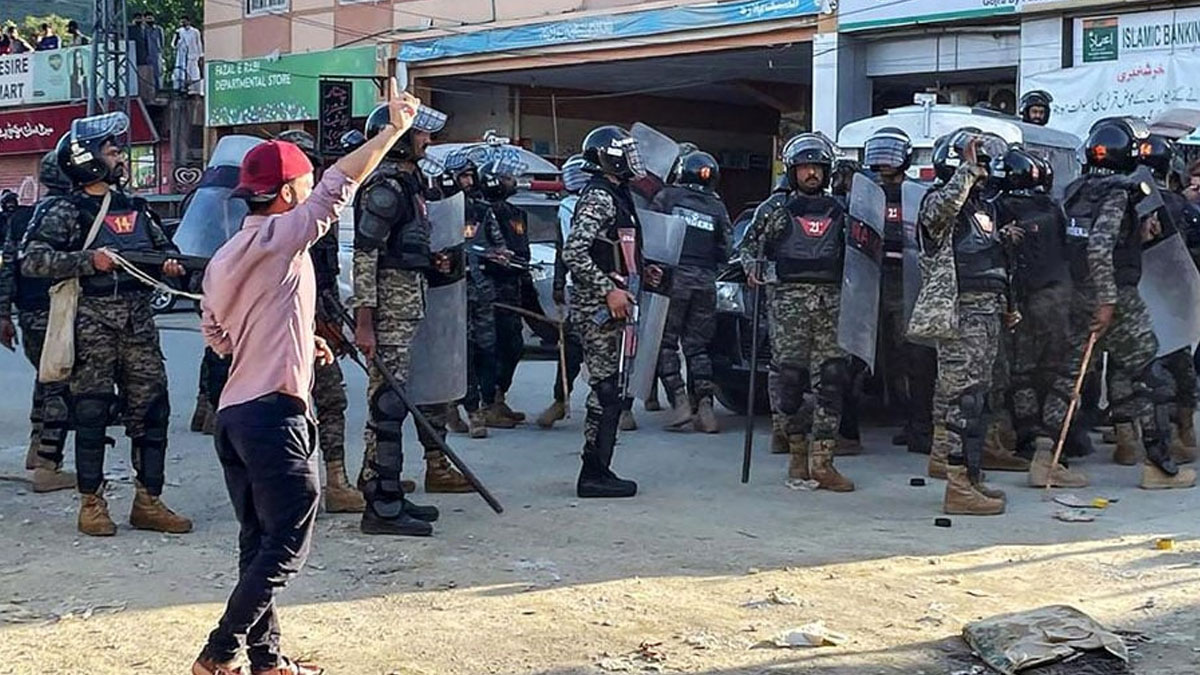 অধিকৃত কাশ্মীরে বিক্ষোভের আগুন, ধর্মঘটের ডাক