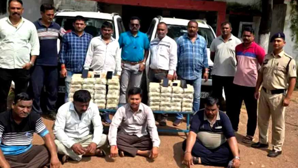 রায়পুরে গাড়িভর্তি ৫০০ টাকার বান্ডিল, উদ্ধার ৬.৬ কোটি টাকা