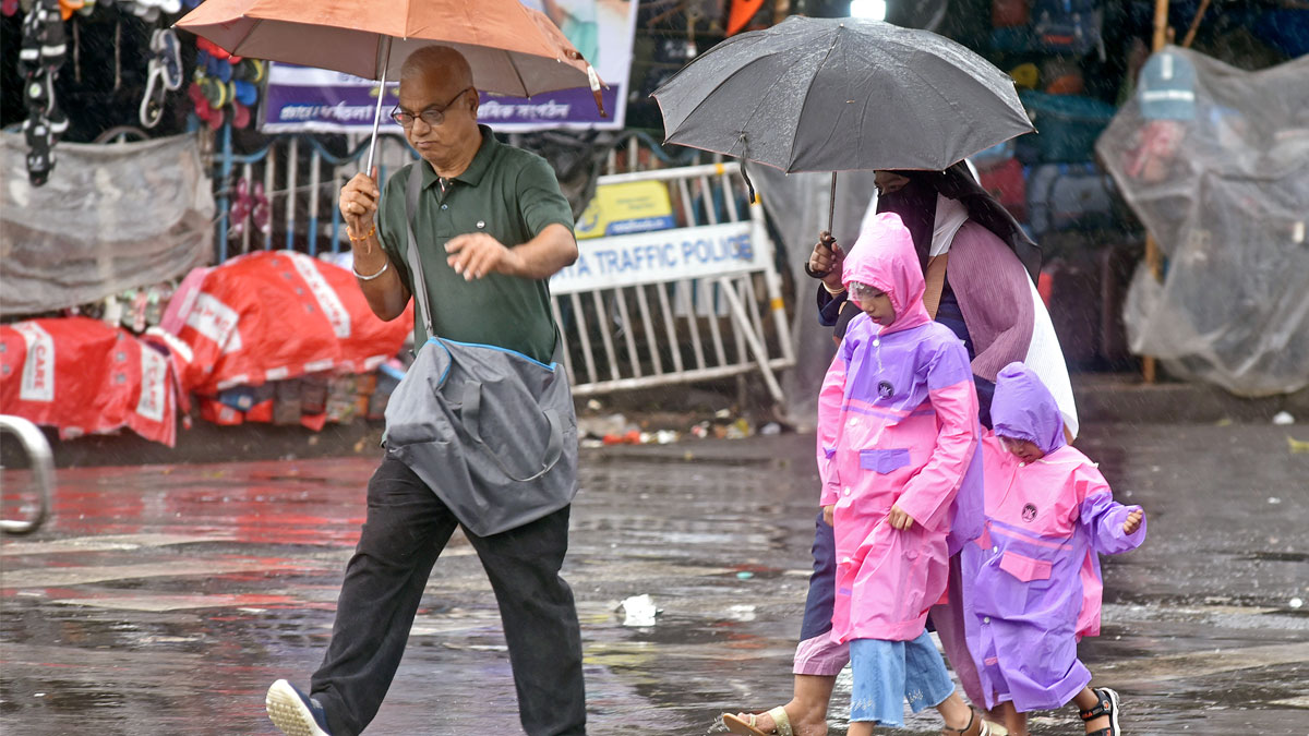 নবমী ও দশমীতে বৃষ্টির সম্ভাবনা, সতর্কতা জারি দক্ষিণবঙ্গে