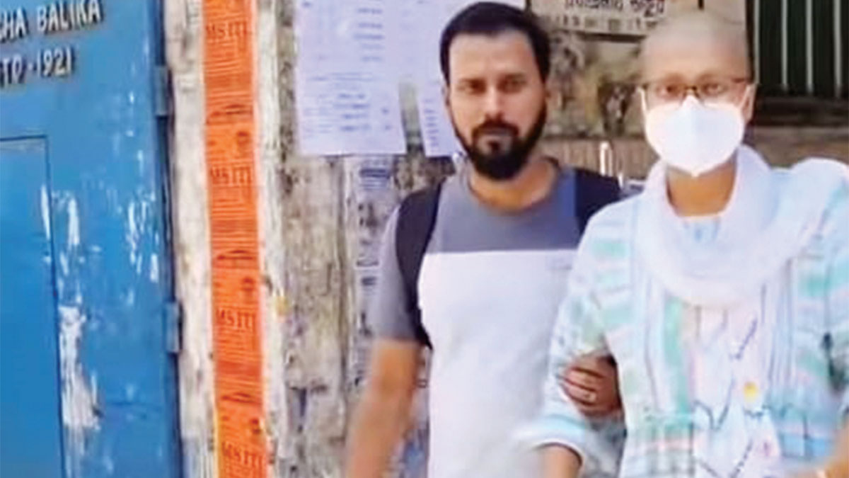 সম্মানরক্ষার লড়াইয়ে ক্যান্সার আক্রান্ত সৌমি